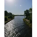 With 2 Bedrooms Casa de Férias